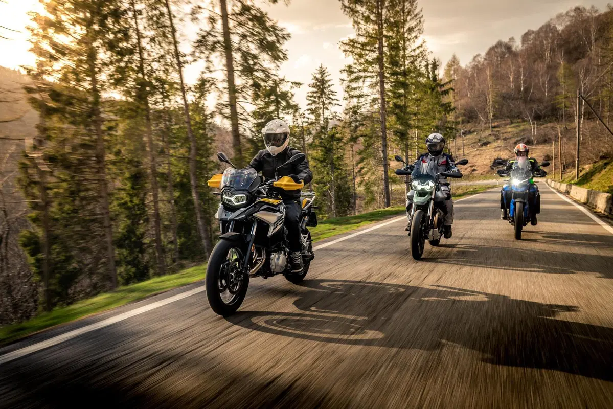 Maxienduro 1000 2021 TEST: BMW F750GS vs Moto Guzzi V85TT vs Triumph Tiger 850 Sport!