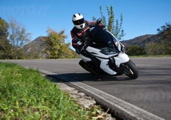 Prorogate fino al 31/8 le promozioni Kymco. Interessi zero per K-XCT 300i e K-XCT 125i