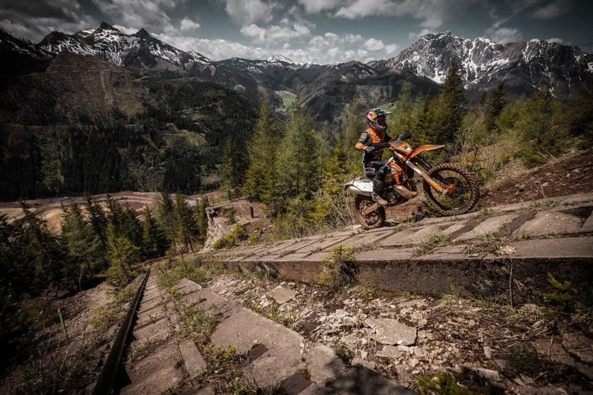 KTM 300 EXC TPI 2022 ErzbergRodeo: ecco la versione top per chi fa cose hard (6)