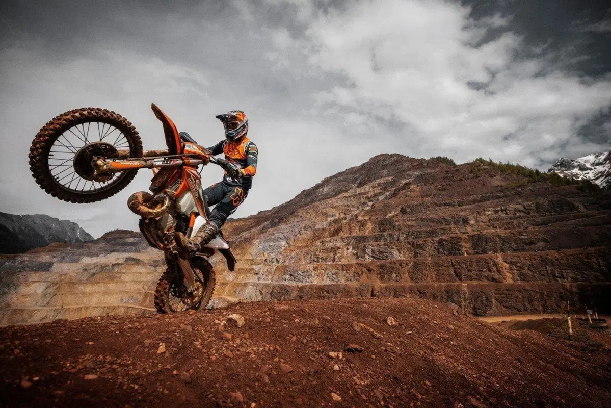 KTM 300 EXC TPI 2022 ErzbergRodeo: ecco la versione top per chi fa cose hard (7)