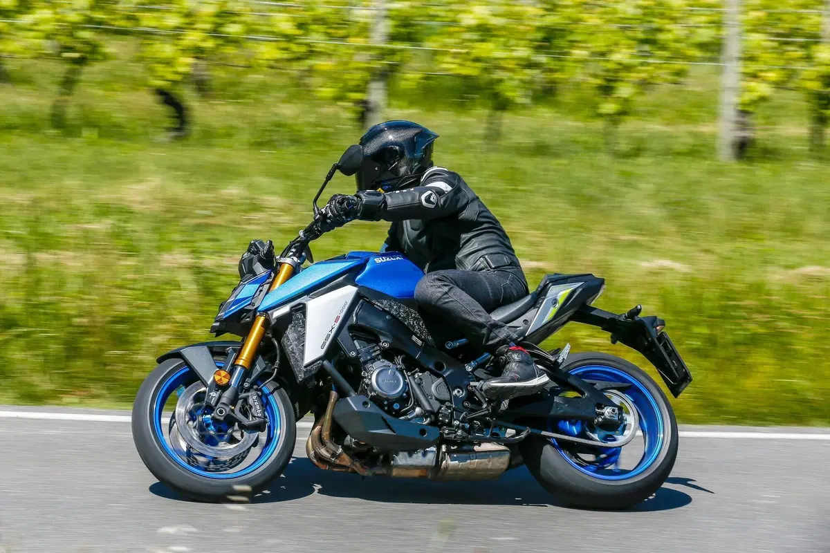 Suzuki GSX-S1000 (4)
