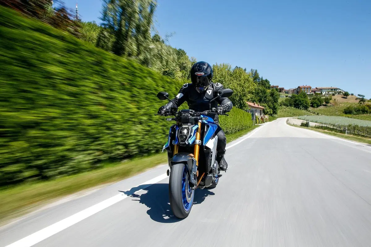 Suzuki GSX-S1000 (5)