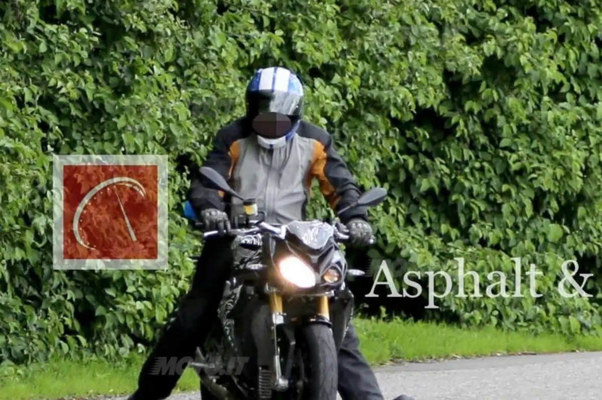 BMW S1000 Streetfighter, nuova foto della naked (2)