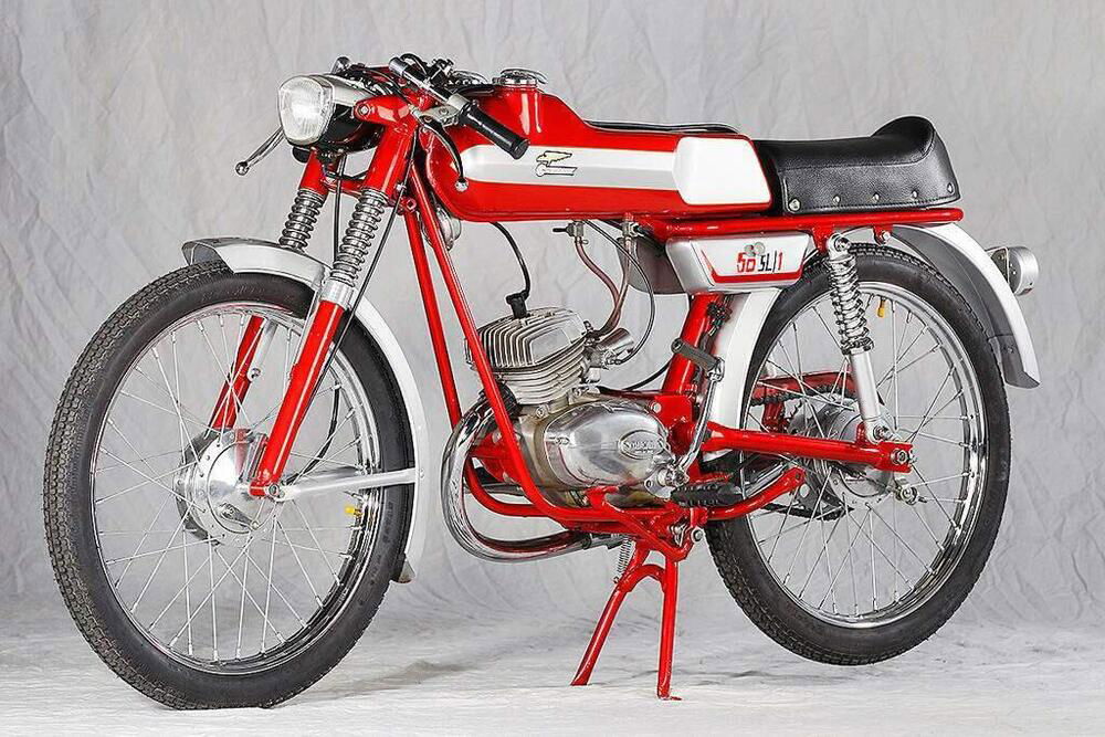 Il ciclomotore di maggior successo prodotto dalla Ducati &egrave; stato il 50 SL/1 apparso alla fine del 1966. Nella splendida estetica spiccava il serbatoio con due tappi