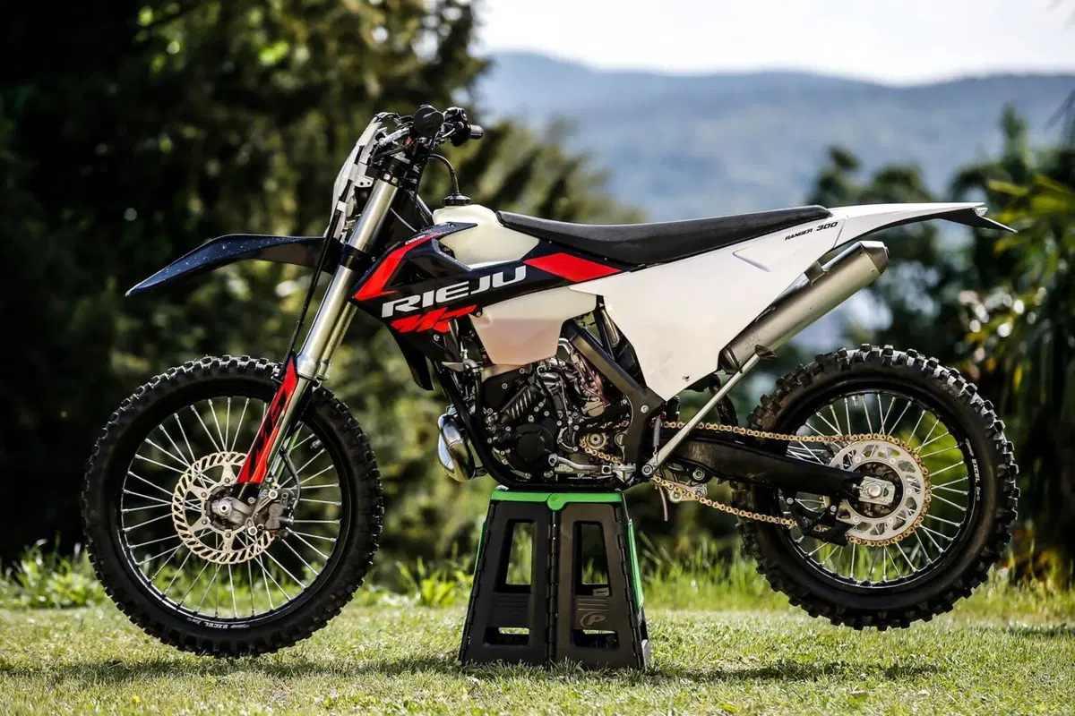 Rieju MR 300 2T PRO VS Ranger: TEST, enduro a confronto! Facile o cattiva? (27)