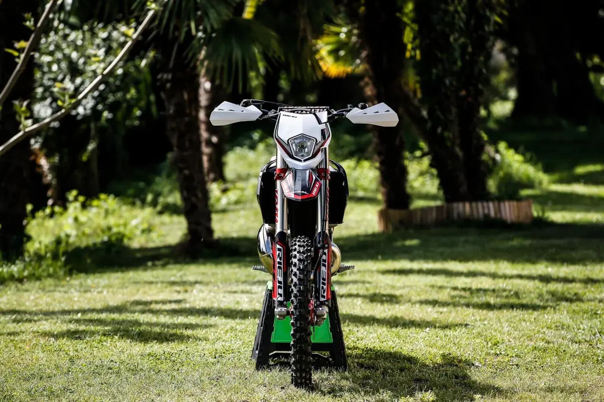 Rieju MR 300 2T PRO VS Ranger: TEST, enduro a confronto! Facile o cattiva? (28)