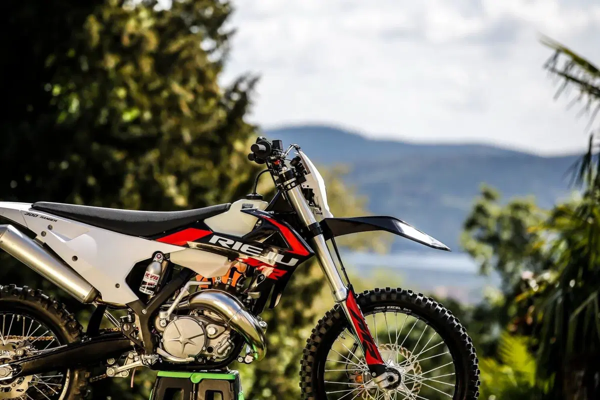 Rieju MR 300 2T PRO VS Ranger: TEST, enduro a confronto! Facile o cattiva? (39)