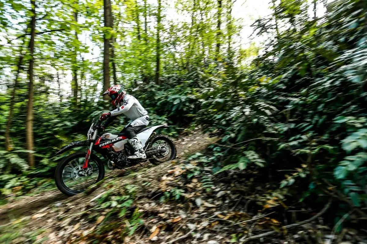 Rieju MR 300 2T PRO VS Ranger: TEST, enduro a confronto! Facile o cattiva? (49)