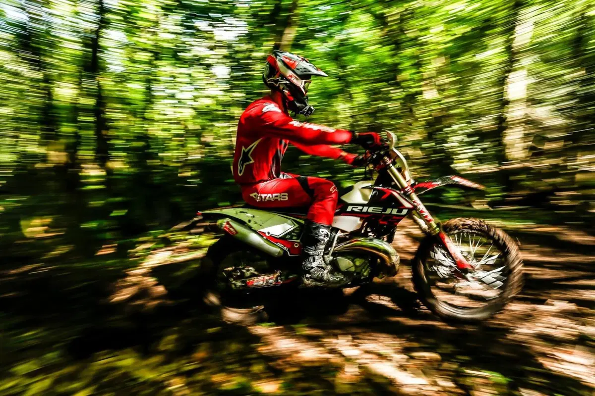 Rieju MR 300 2T PRO VS Ranger: TEST, enduro a confronto! Facile o cattiva? (54)