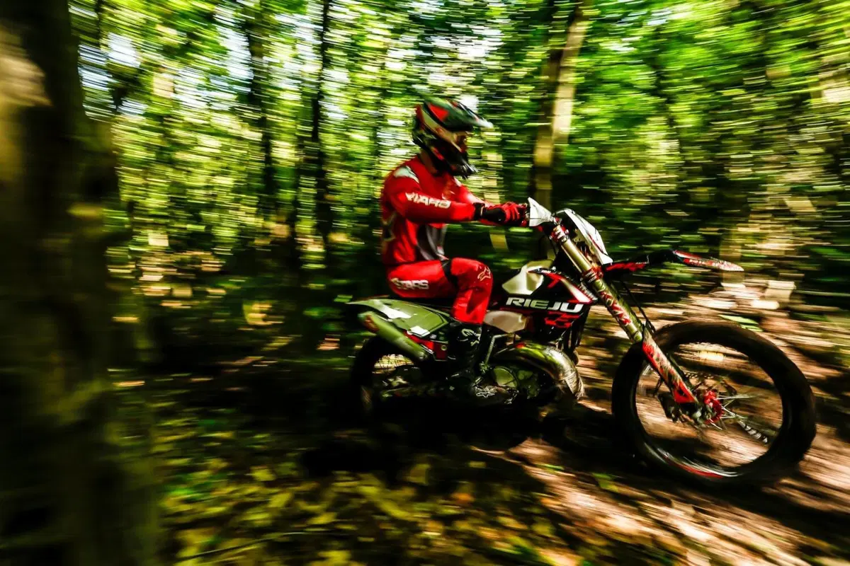 Rieju MR 300 2T PRO VS Ranger: TEST, enduro a confronto! Facile o cattiva? (2)