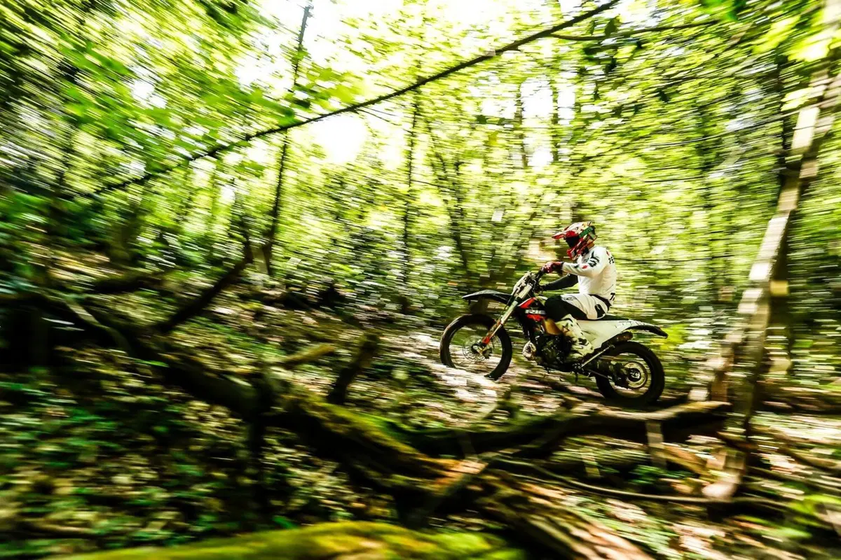 Rieju MR 300 2T PRO VS Ranger: TEST, enduro a confronto! Facile o cattiva? (7)