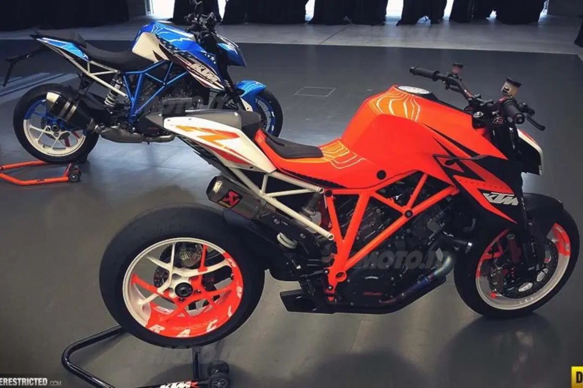 KTM 1290 Superduke: il video della Beast a Goodwood (5)