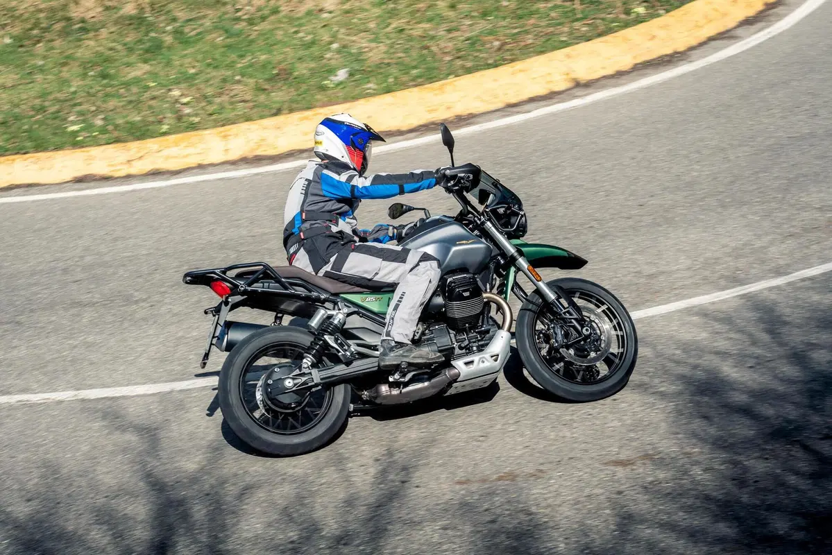 Maxienduro 1000 2021 TEST: BMW F750GS vs Moto Guzzi V85TT vs Triumph Tiger 850 Sport! (28)