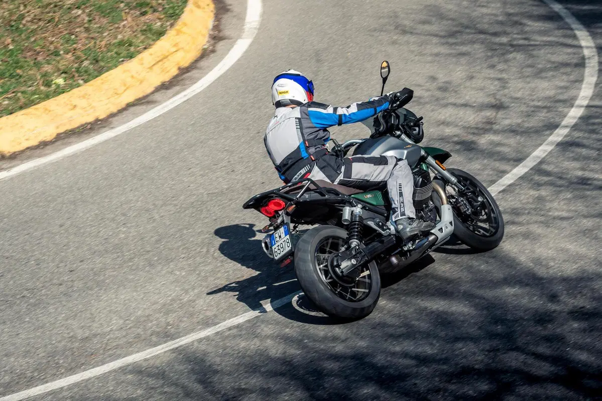 Maxienduro 1000 2021 TEST: BMW F750GS vs Moto Guzzi V85TT vs Triumph Tiger 850 Sport! (29)