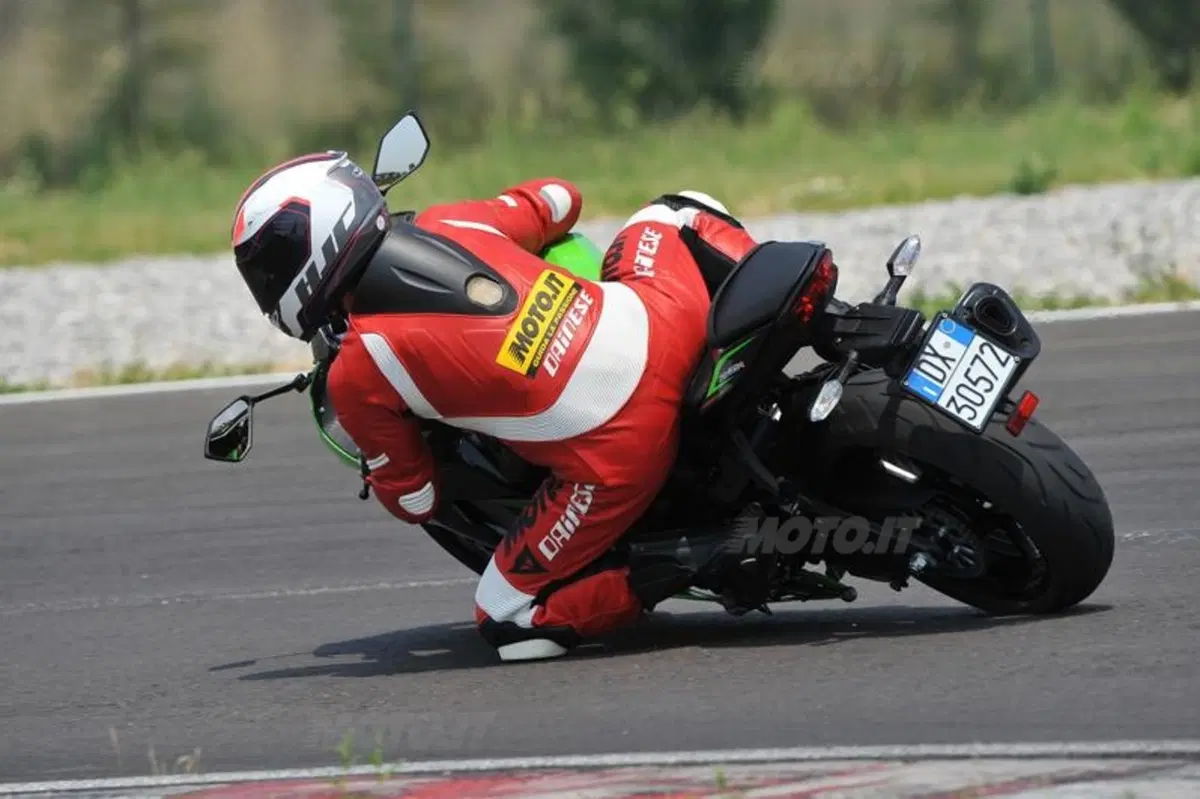 Kawasaki Ninja ZX-6R 636  (2)