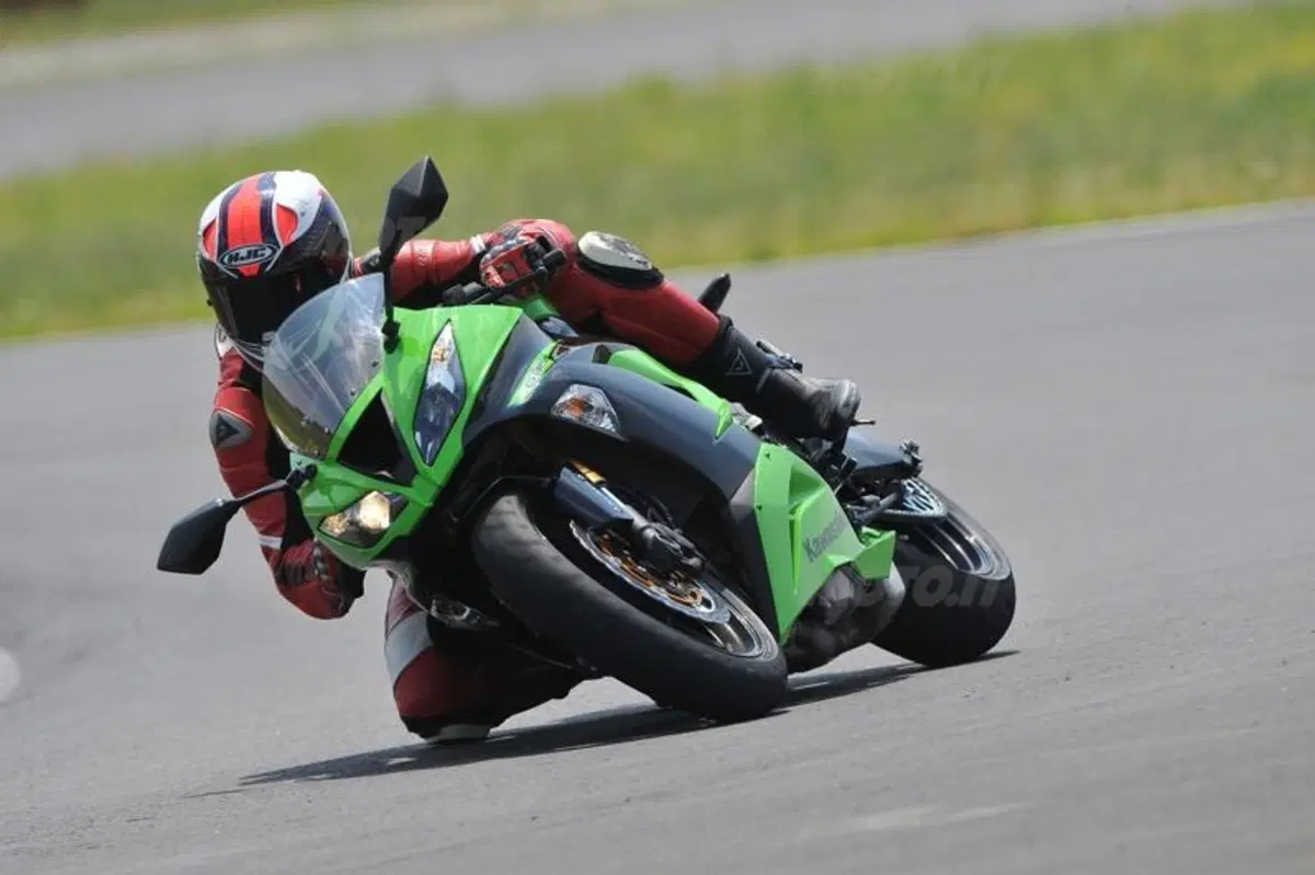 Kawasaki Ninja ZX-6R 636  (4)