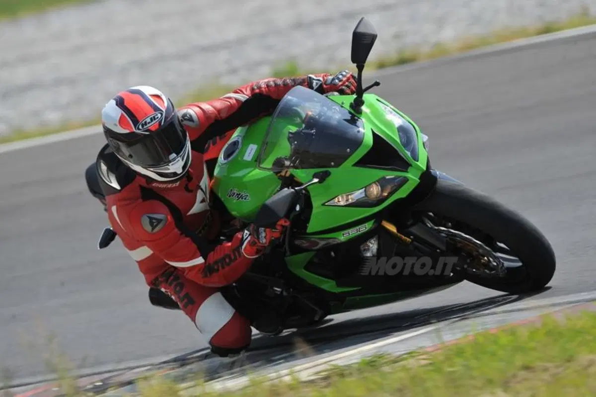 Kawasaki Ninja ZX-6R 636  (5)