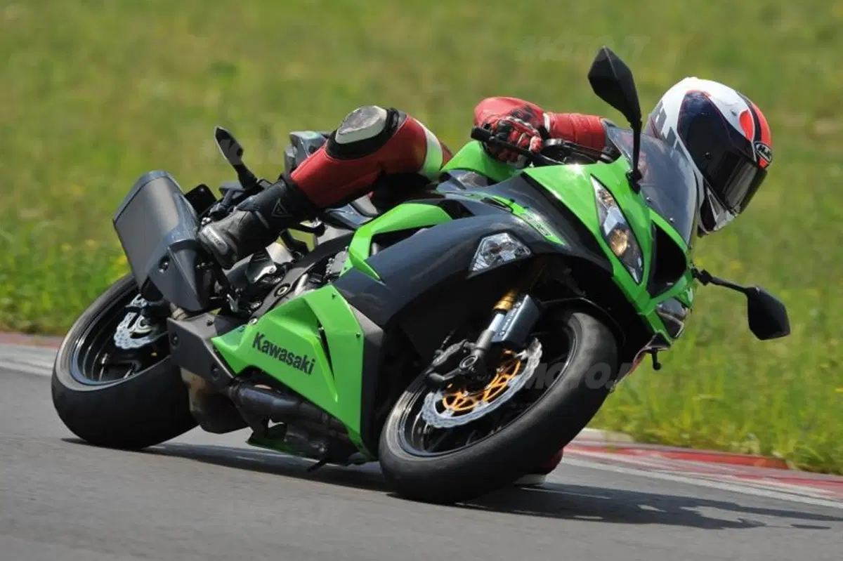 Kawasaki Ninja ZX-6R 636  (6)