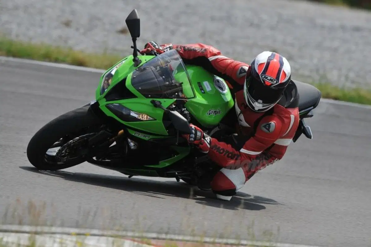 Kawasaki Ninja ZX-6R 636  (7)