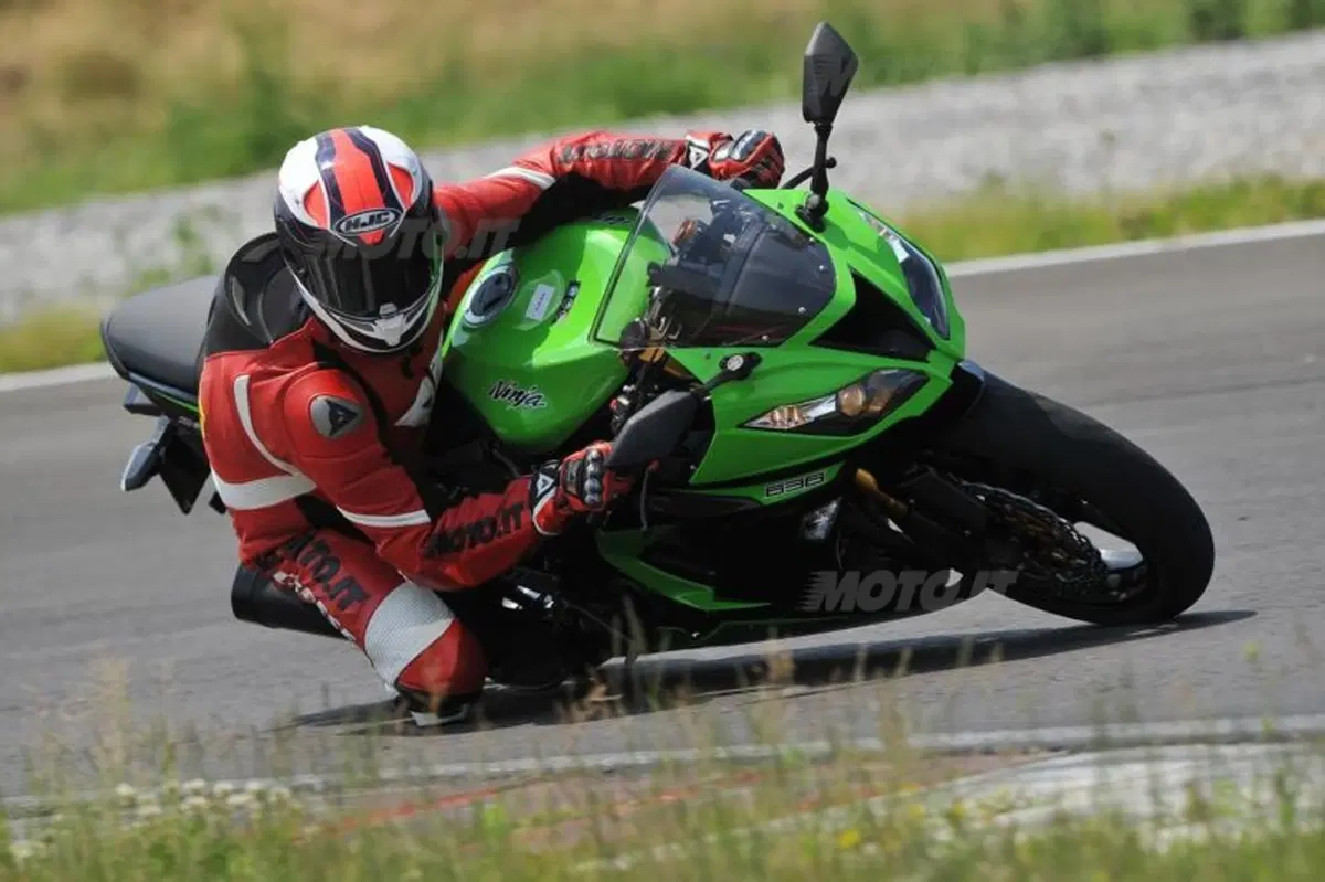 Kawasaki Ninja ZX-6R 636  (8)