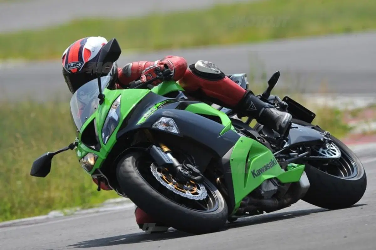 Kawasaki Ninja ZX-6R 636  (9)