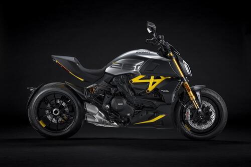 Ducati Diavel 1260S “Black and Steel”. Carattere sportivo (5)