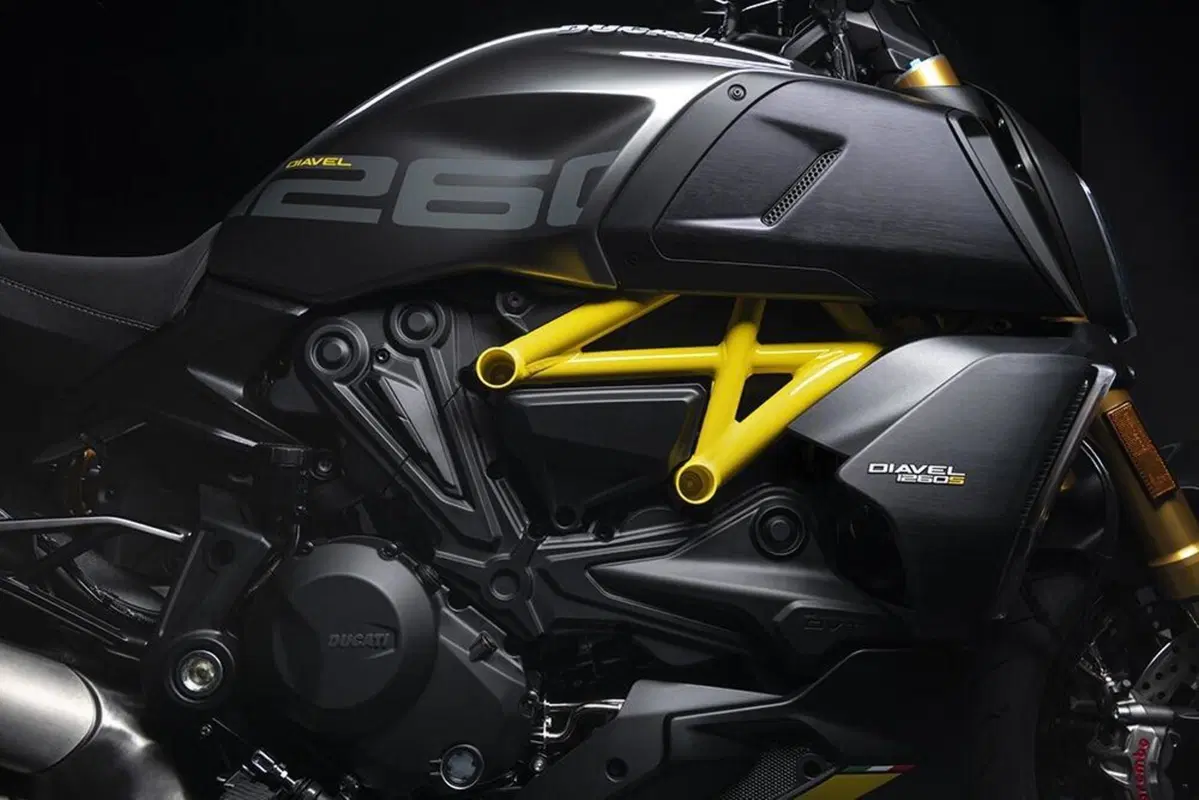 Ducati Diavel 1260S “Black and Steel”. Carattere sportivo (18)