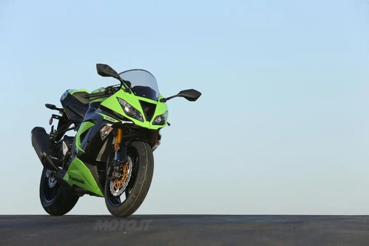Kawasaki Ninja ZX-6R 636  (12)