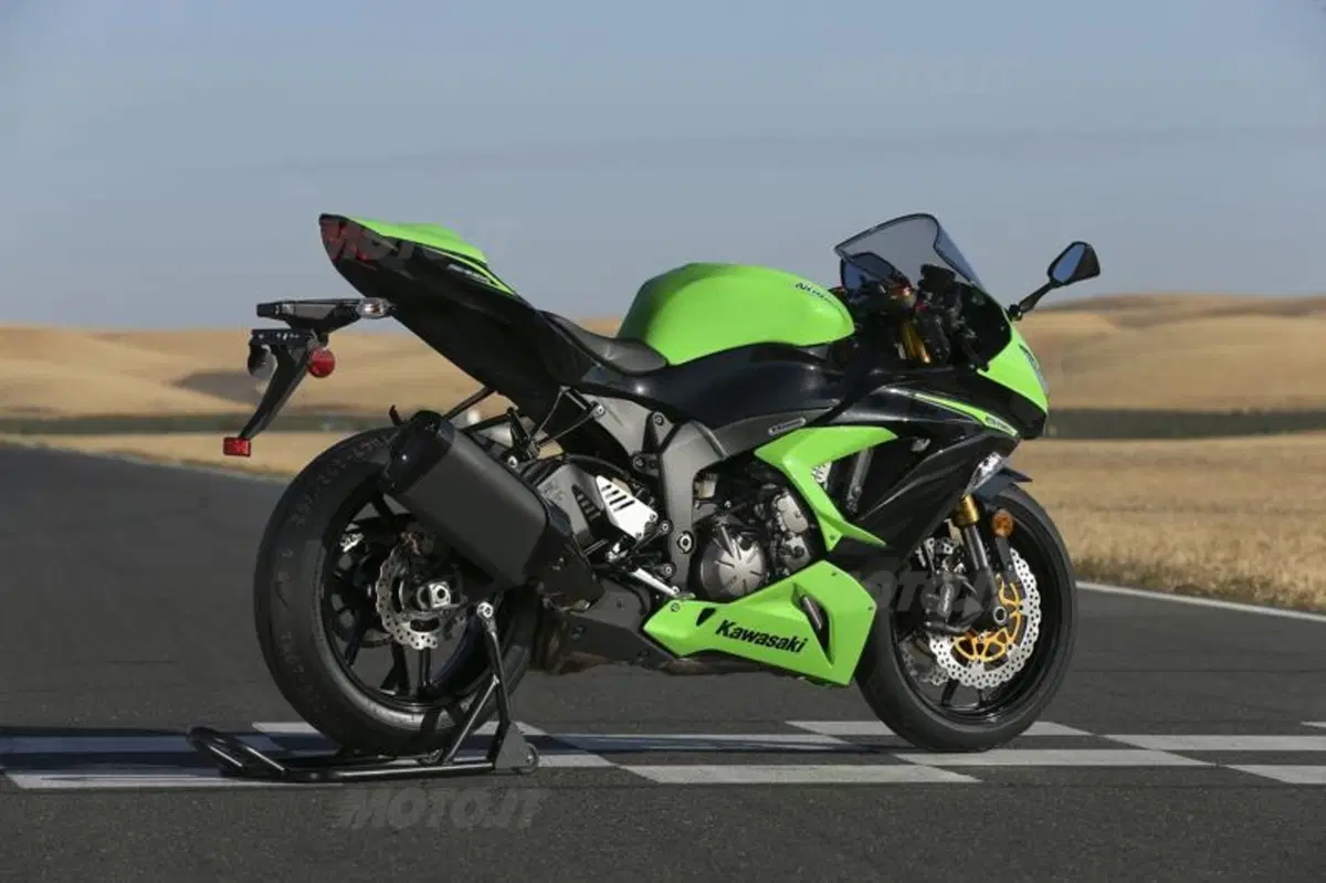 Kawasaki Ninja ZX-6R 636  (18)
