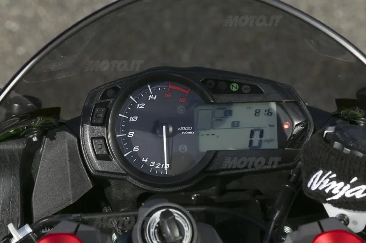 Kawasaki Ninja ZX-6R 636  (30)