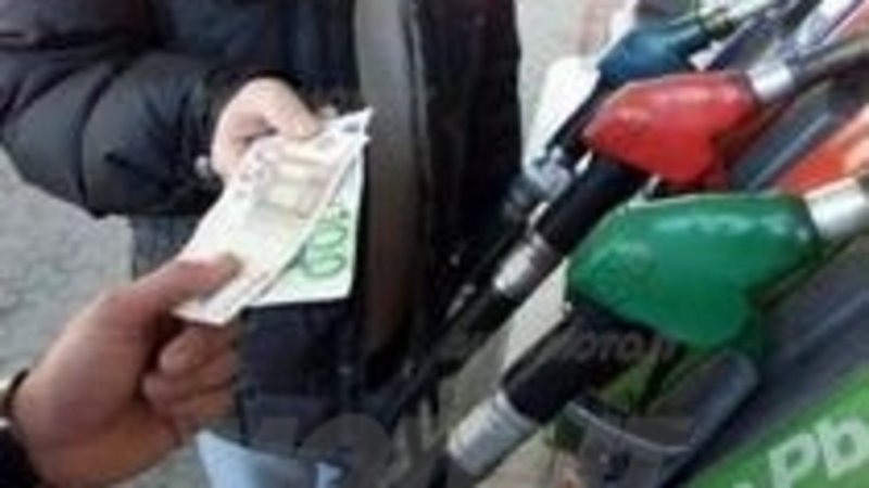 Carburanti: prezzi in impennata. Inizia l&rsquo;effetto &ldquo;crisi siriana&rdquo; 
