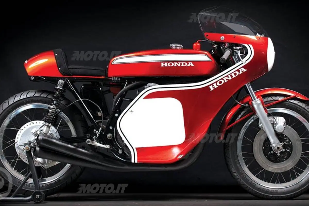 Honda CR750 Replica dalla TT Motorcycles (2)