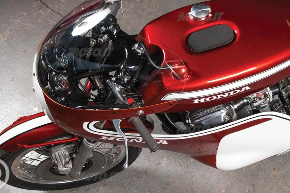 Honda CR750 Replica dalla TT Motorcycles (3)