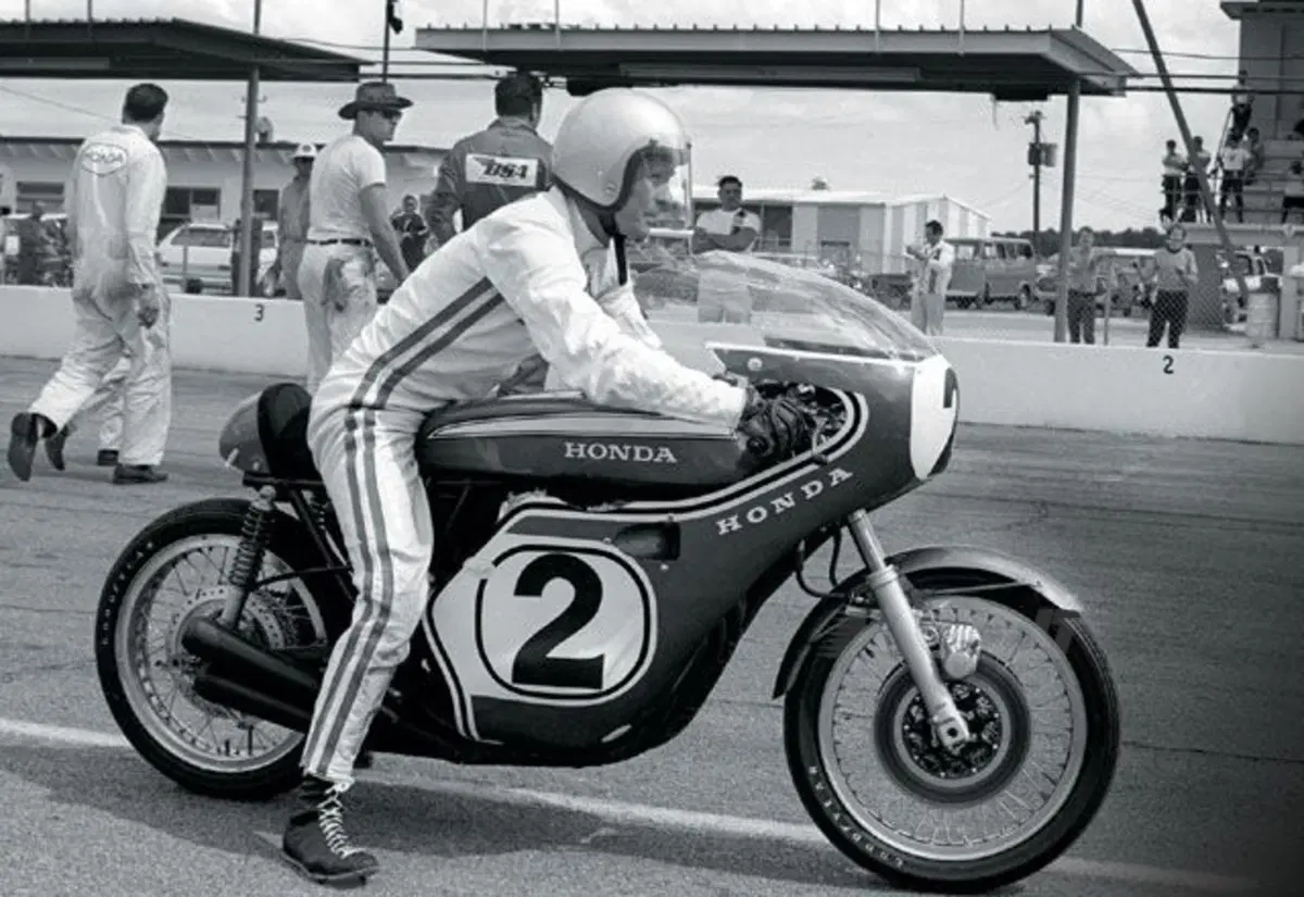 Honda CR750 Replica dalla TT Motorcycles (7)