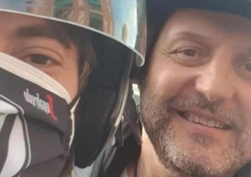 Bologna, Djordjevic come Ibra: in ritardo, si fa accompagnare in scooter da un tifoso