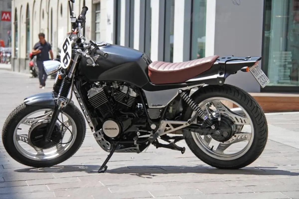 Honda VT500E Flat Track (3)