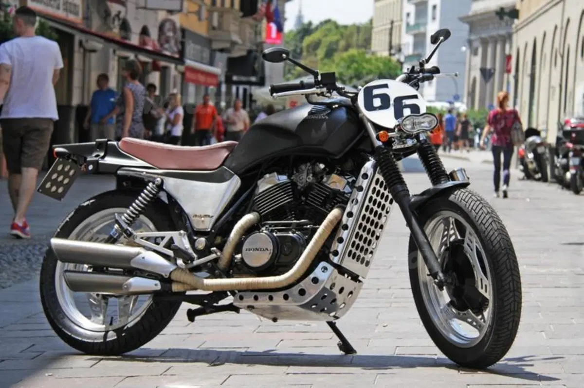 Honda VT500E Flat Track (5)