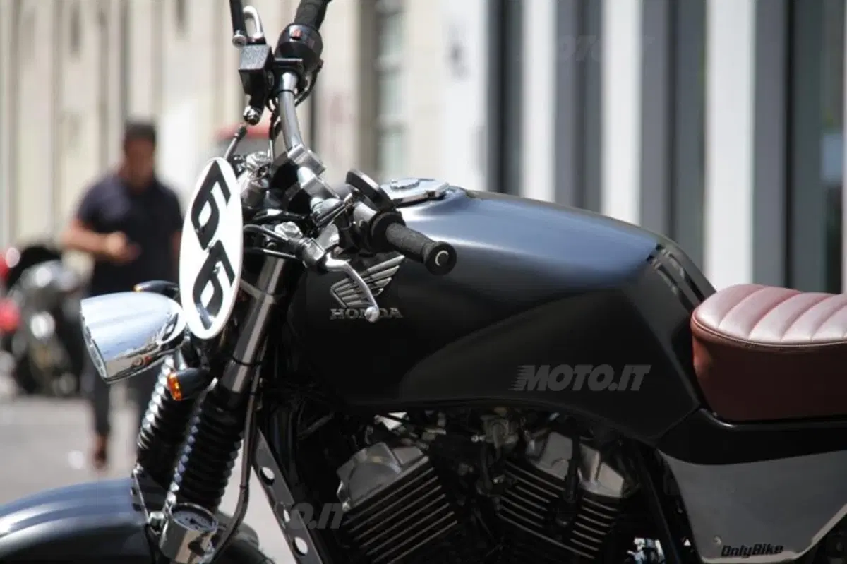 Honda VT500E Flat Track (7)