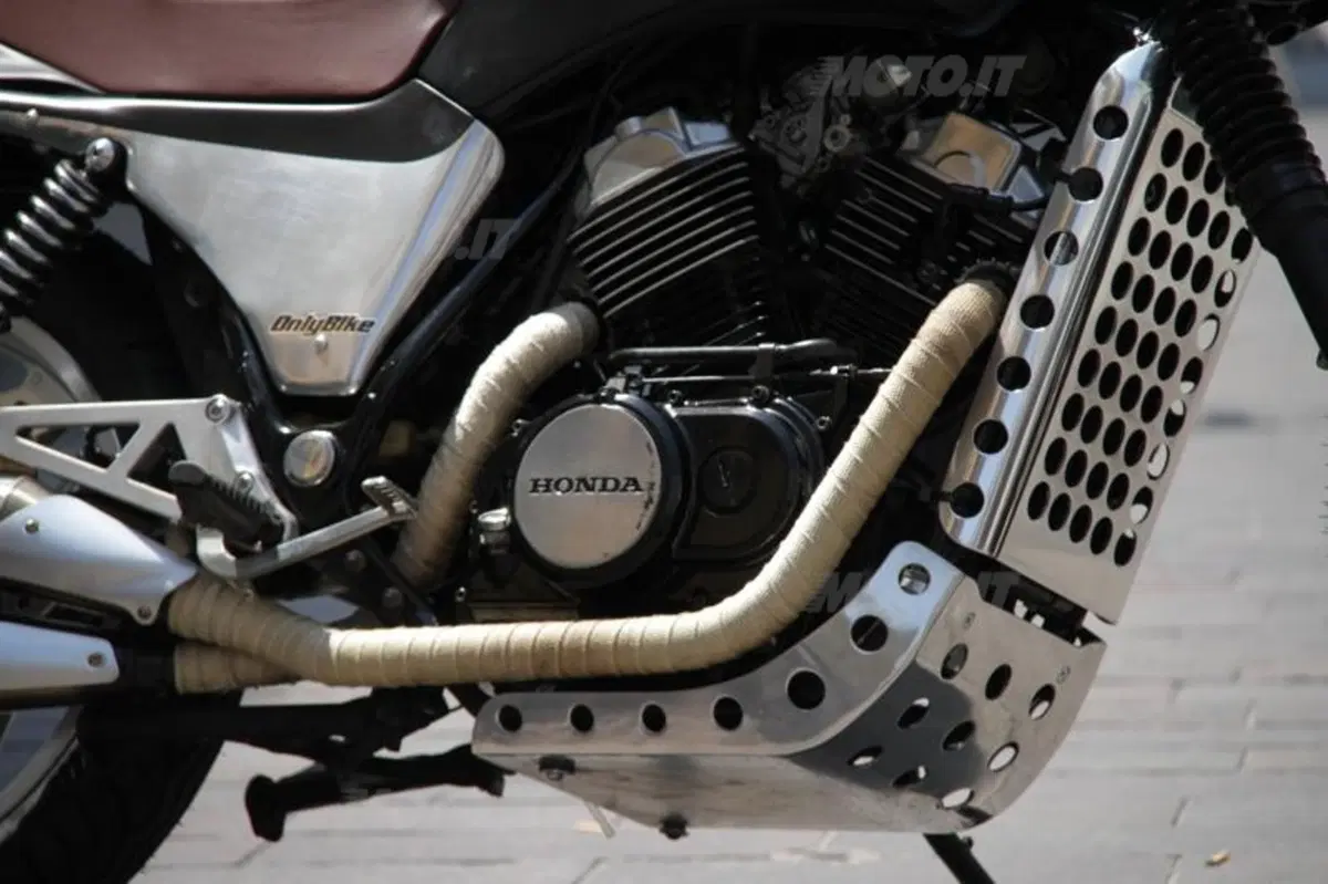 Honda VT500E Flat Track (8)