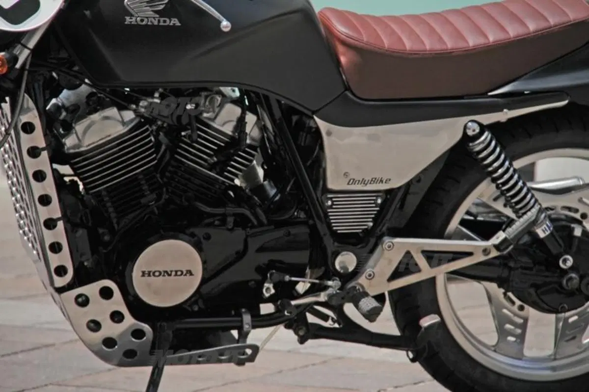Honda VT500E Flat Track (11)