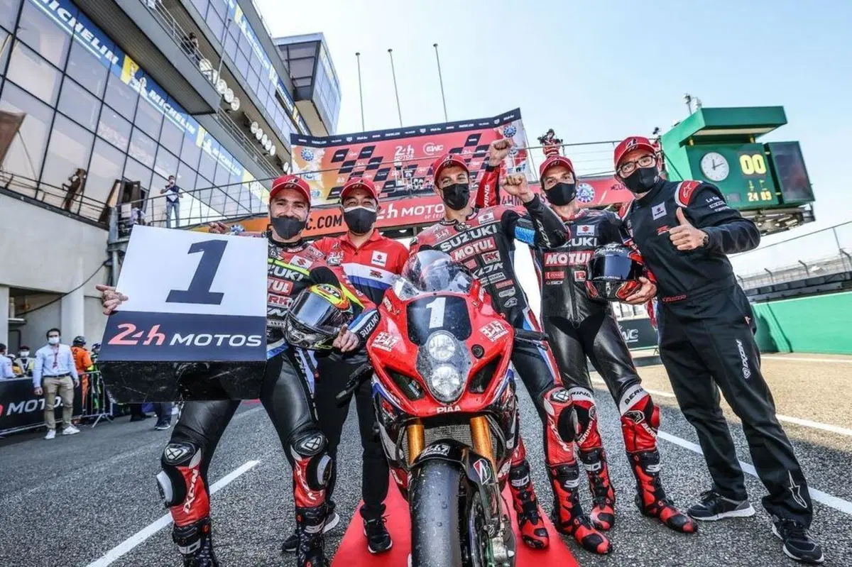 La 24 Ore di Le Mans vinta dalla Suzuki di Guintoli, Simeon e Black (13)