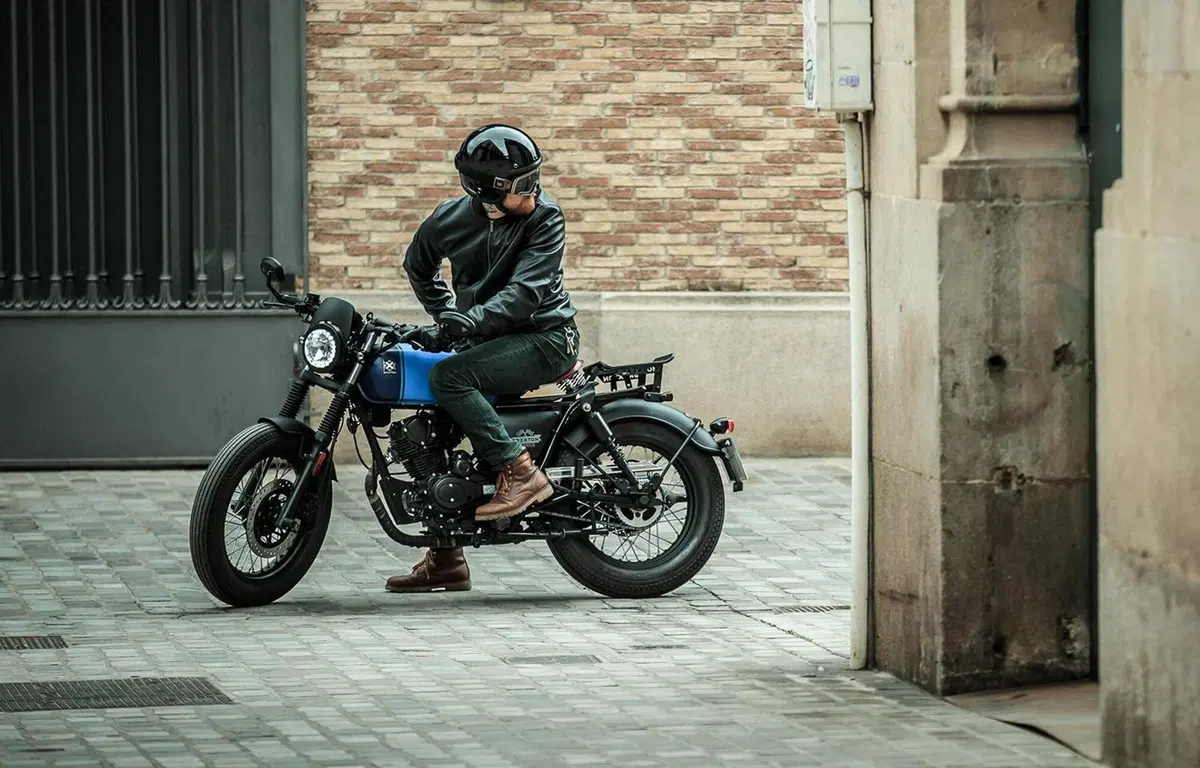 Brixton Rayburn 125. Un po' café racer, un po' bobber (4)