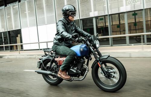 Brixton Rayburn 125. Un po' café racer, un po' bobber (5)