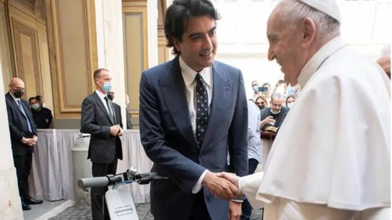 Il monopattino elettrico di Papa Francesco