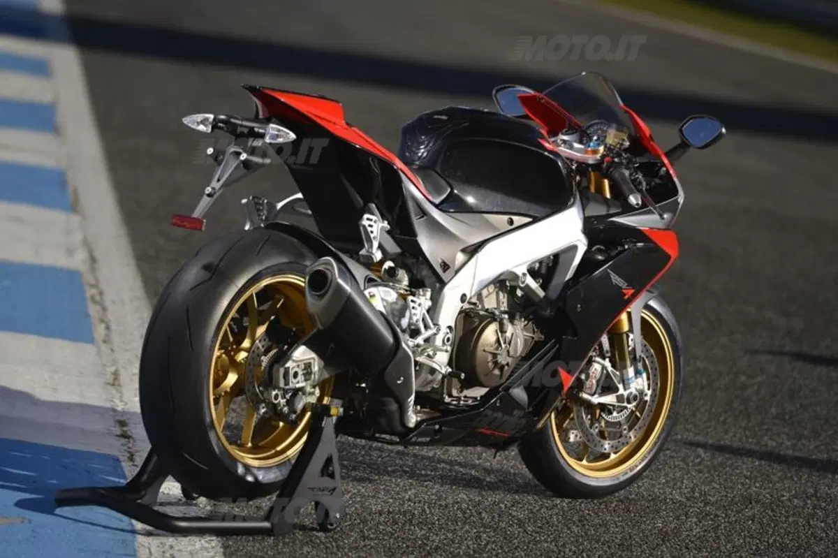 Aprilia RSV4 Factory ABS  (19)