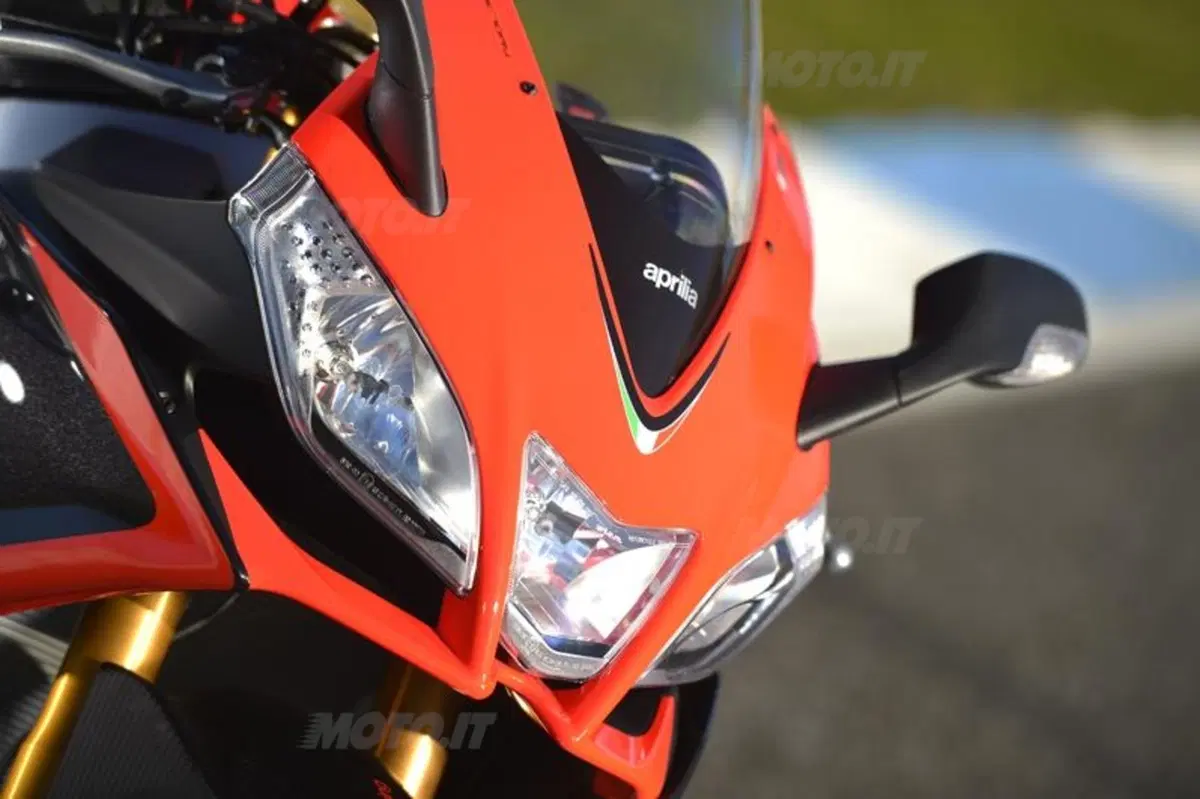 Aprilia RSV4 Factory ABS  (23)