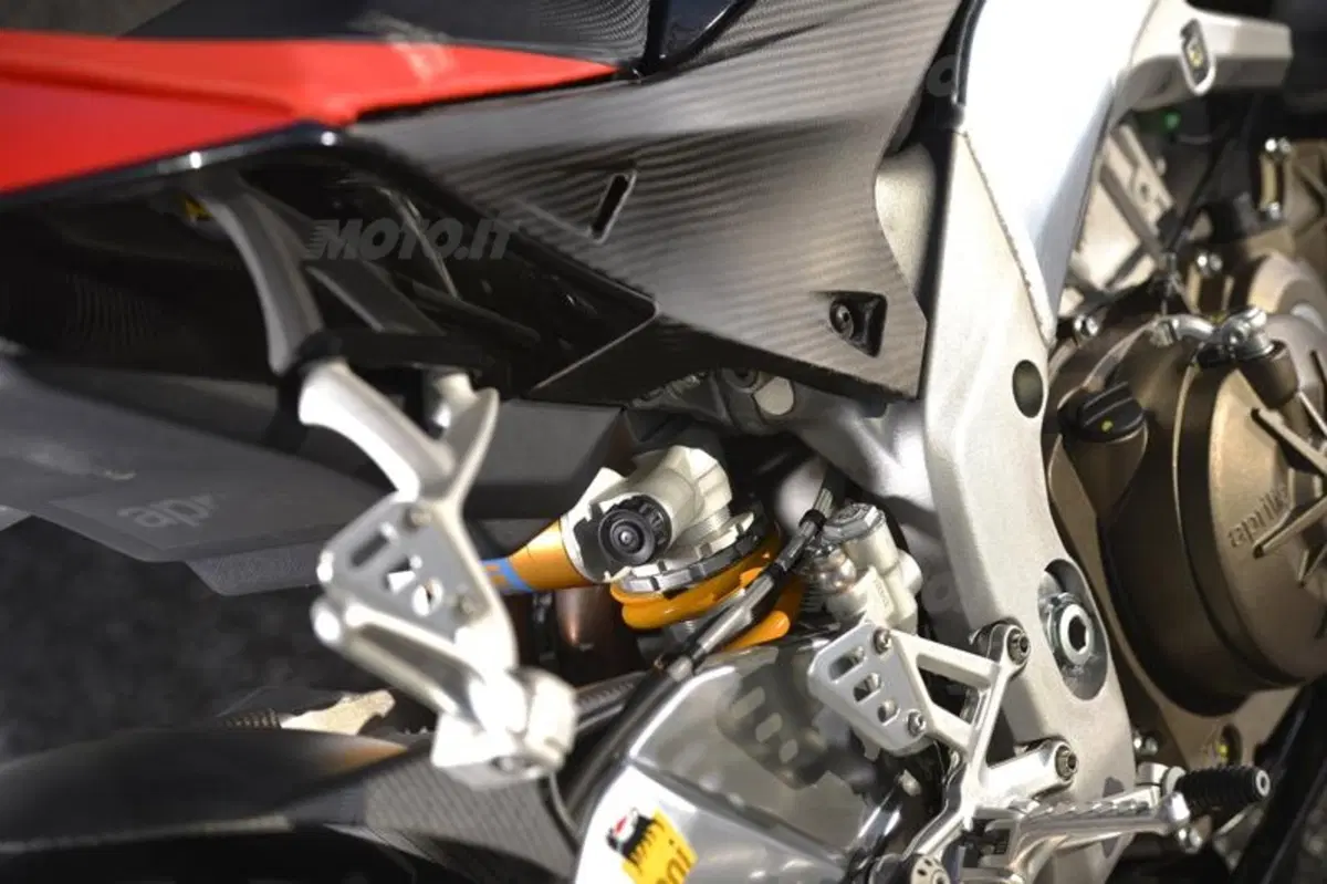 Aprilia RSV4 Factory ABS  (29)