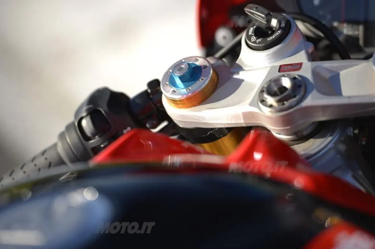 Aprilia RSV4 Factory ABS  (33)