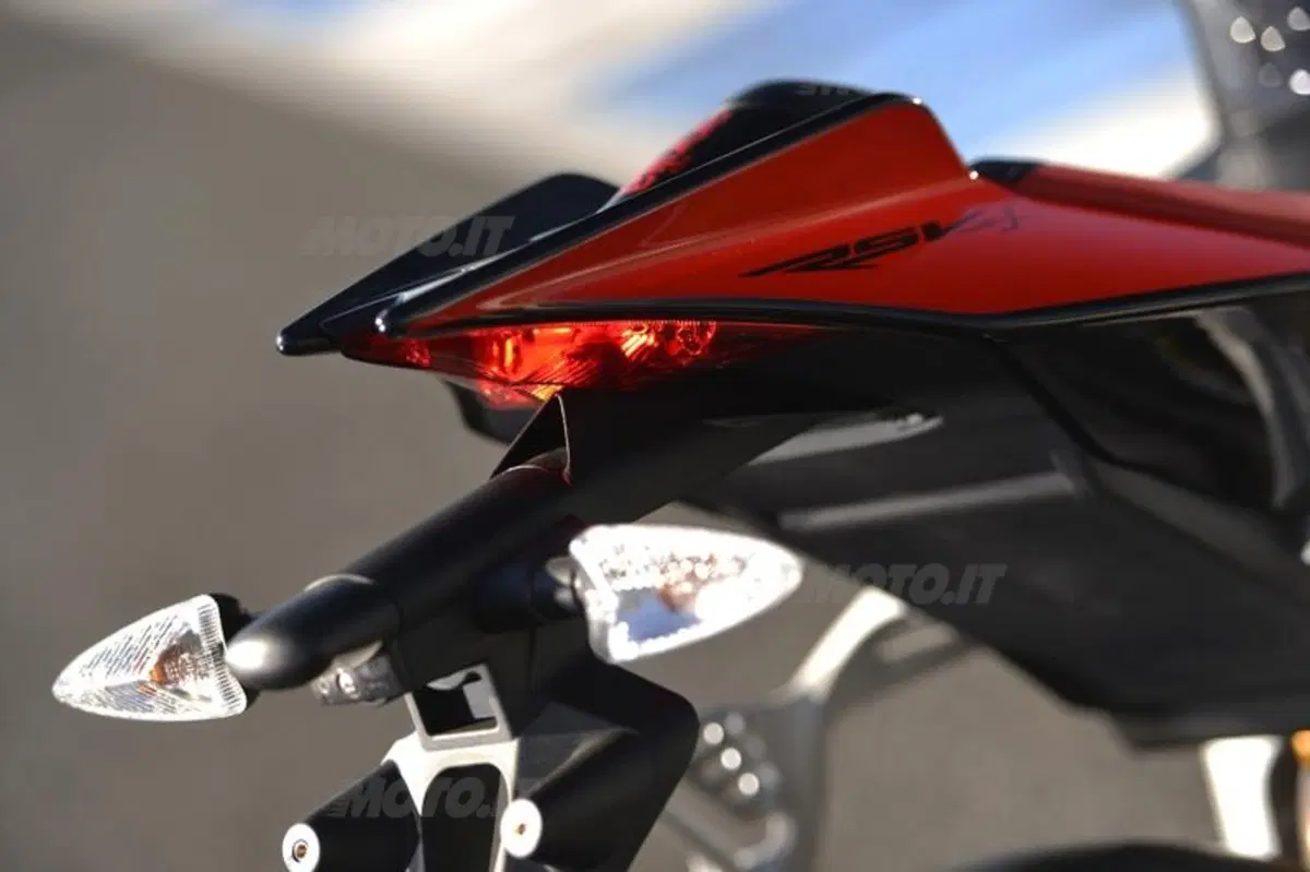 Aprilia RSV4 Factory ABS  (34)