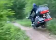 La Honda Goldwing è perfetta per l'offroad! E adesso provate a sostenere il contrario [VIDEO VIRALE]